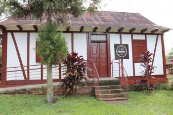 Casa enxaimel na propriedade abriga a Casa de Carnes. Foto: Paulo Sérgio Rosa